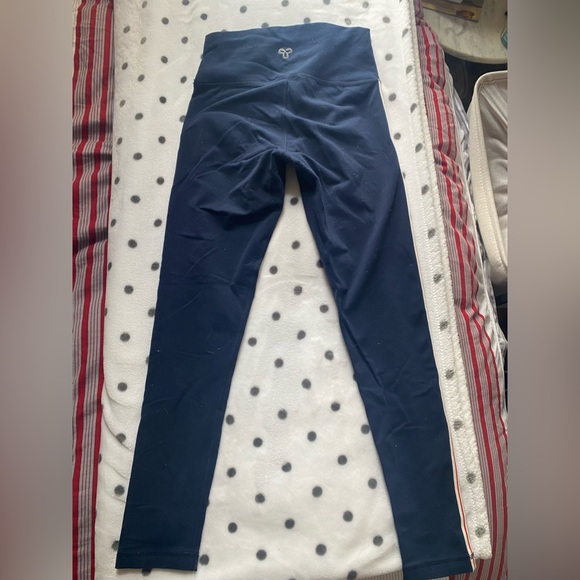 Navy blue TNA leggings with stripes going down the side - Picture 2 of 4